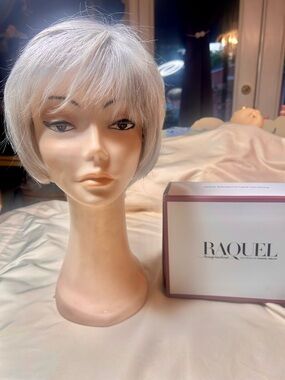 Raquel Welch Wig